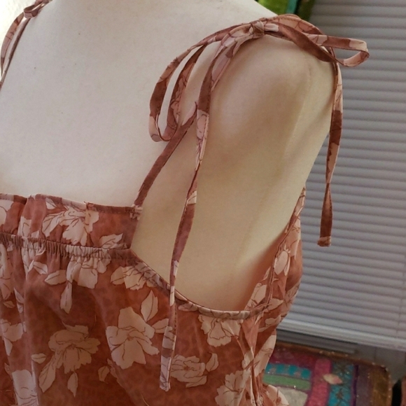 Two Piece Tank Top and Shorts - Picture 2 of 8